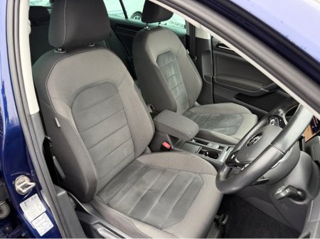 2017 Volkswagen Golf COMFORTLINE 1.2 AUTOMATIC * REAR VIEW CAMERA, AUTO LIGHTS, ADAPTIVE CRUISE CONTROL, POWERED FOLDING HEATED MIRRORS, LUMBAR SUPPORT, 2 KEYS, TOUCH SCREEN RADIO, MULTIFUNCTION STEERING WHEEL* €17,950 thumbnail