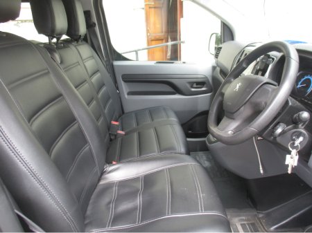 2022 Peugeot Expert E COMBI  50KW 9 SEATER €26,500