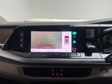 2023 Volkswagen Multivan STYLE 1.4 PHEV DSG *7 SEATER* €62,990 thumbnail