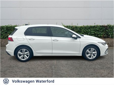 2023 Volkswagen Golf 2.0 TDI 115HP Life €24,975