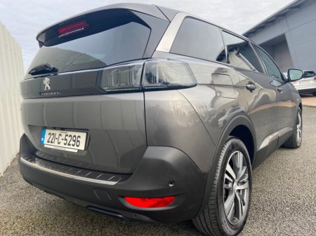 2022 Peugeot 5008  €32,950