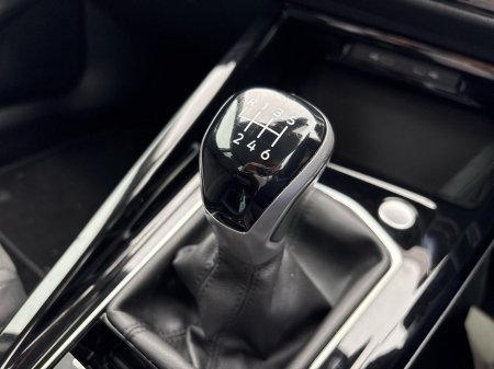 2023 Volkswagen Golf 2.0 TDI 115HP Style €29,975 thumbnail