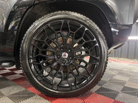 2024 Land Rover Defender 110 2.0 Si4 PHEV S €89,950 thumbnail