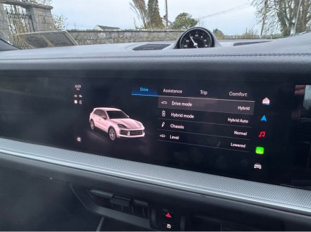 2024 Porsche Cayenne 3.0 V6 E-HYBRID AUTO==HUGE SPEC==COST €153K NEW== €116,950 thumbnail