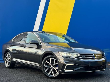 2021 Volkswagen Passat GTE 1.4 HYBRID // LEATHER HEATED SEATS // DUAL ZONE CLIMATE CONTROL // ADAPTIVE CRUISE CONTROL