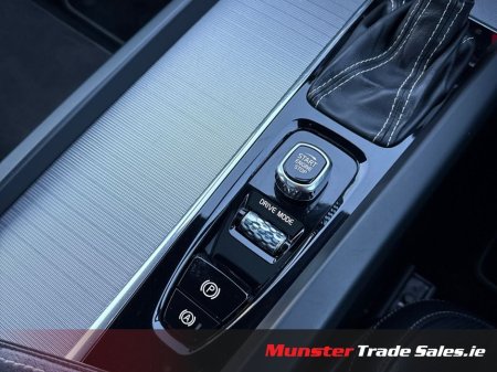 2018 Volvo XC60 D4 190HP AWD R-DESIGN €28,950 thumbnail