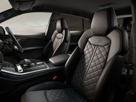 2026 Audi Q8 e-tron SUV COMPETITION 60TFSI E QUATTRO AUTOMATIC €126,242 thumbnail