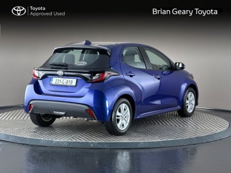 2023 Toyota Yaris HYBRID LUNA €23,950 thumbnail