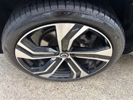 2023 Volvo XC90 RECHARGE T8 ULTIMATE DARK AWD €67,900 thumbnail