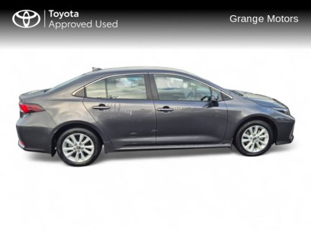 2023 Toyota Corolla 1.8 HYBRID LUNA SALOON €24,950