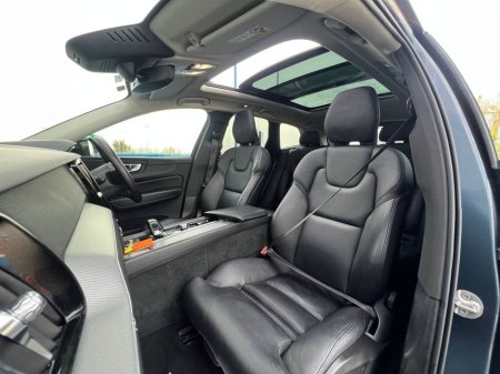 2023 Volvo XC60 T6 PLUS DARK AWD 2.0 HYBRID // OPENING PAN ROOF // ADAPTIVE CRUISE CONTROL // TAXED UNTIL 07/26 €39,950