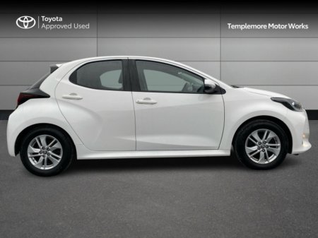 2022 Toyota Yaris YARIS HYBRID LUNA €21,950