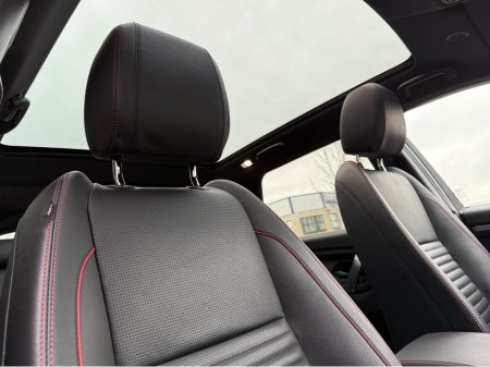 2022 Land Rover Discovery Sport P300E R-DYNAMIC SE €37,950 thumbnail