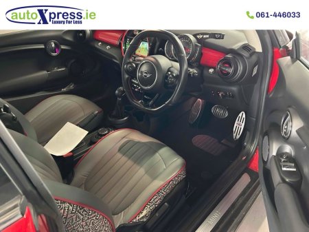 2018 MINI Cooper D 1.5 Automatic, Reversing camera €17,995