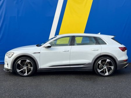 2020 Audi e-tron RS-PERFORMANCE 50 QUATTRO // LEATHER HEATED SEATS // ADAPTIVE AIR SUSPENSION // DUAL ZONE CLIMATE CONTROL // DIGITAL CLUSTER €27,900