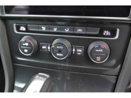 2017 Volkswagen Golf MK 7.5 1.2 TSI DSG COMFORTLINE *CARPLAY*ANDROID*PARK SENSORS* €17,490 thumbnail