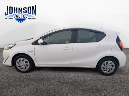 2018 Toyota Aqua DAA-NHP10 €12,900