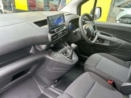 2024 Opel Combo 19 KOMF L1H1-1.5 100PS D €18,950