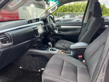 2022 Toyota Hilux HILUX 2.8 SR5 D/CAB AUTO €35,950 thumbnail