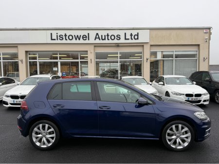2017 Volkswagen Golf COMFORTLINE 1.2 AUTOMATIC * REAR VIEW CAMERA, AUTO LIGHTS, ADAPTIVE CRUISE CONTROL, POWERED FOLDING HEATED MIRRORS, LUMBAR SUPPORT, 2 KEYS, TOUCH SCREEN RADIO, MULTIFUNCTION STEERING WHEEL* €17,950