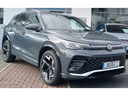 2025 Volkswagen Tiguan R-Line 75 1.5 PHEV DSG 204HP *REAR VIEW CAMERA, SUNROOF, HEATED FRONT SEATS* €54,995