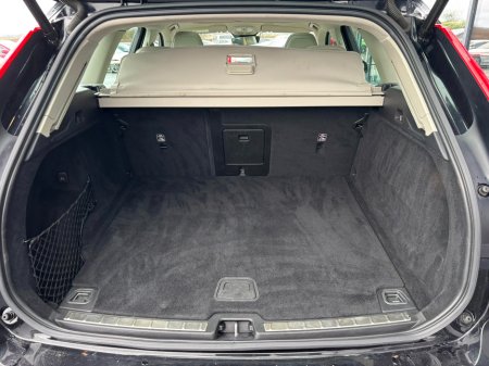 2022 Volvo XC60 B4 AWD MOMENTUM WITH EXTRAS €39,995 thumbnail