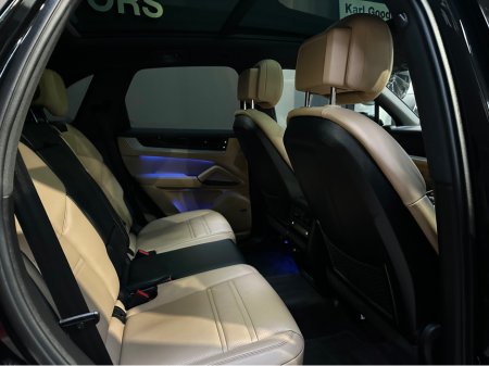 2024 Porsche Cayenne 3.0 V6 E-HYBRID MEGA  SPEC €109,950 thumbnail