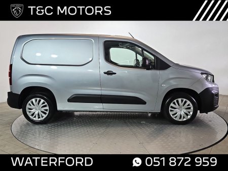 2022 Peugeot Partner Reversing Camera & Sensors, Air Conditioning, Cruise Control, Touch Screen Radio w/ Apple CarPlay & Android Auto €17,995