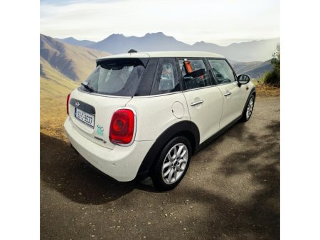 2016 MINI Hatch Cooper D €9,995