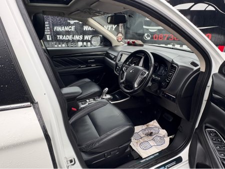 2017 Mitsubishi Outlander 2.0 4H PHEV 200BHP 5 5DR AUTO €17,950 thumbnail