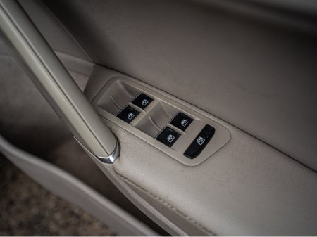 2017 Volkswagen Golf 2017 VW Golf 1.2tsi HIGHLINE/High spec/1yr warrant €16,888 thumbnail