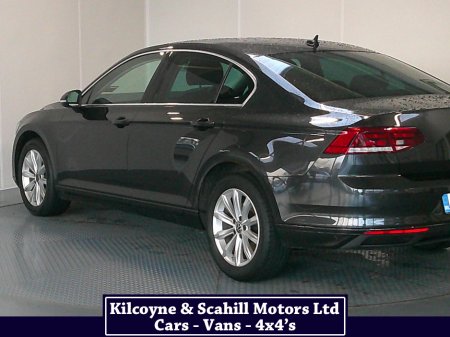2022 Volkswagen Passat BUSINESS 2.0 TDI MANUAL 6SPEED FWD 150 4DR €27,900 thumbnail