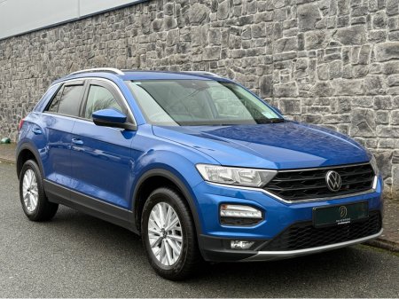2022 Volkswagen T-Roc DESIGN 1.0 TSI 110HP 5DR €23,950 thumbnail