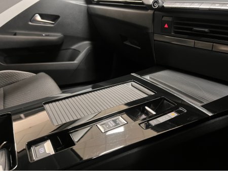 2024 Opel Astra AUTOMATIC DIESEL Best Value As New  **Finance Arranged/High Spec/Automatic www.bolands.ie Est.1955 €25,950 thumbnail