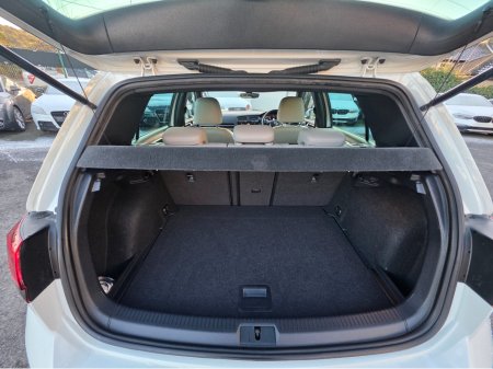 2019 Volkswagen Golf FULL CREAM LEATHER SEATS  ELECTRIC HEATED SEATS SAT NAV PACK - VIRTUAL CLOCKS -REVERSE CAMERA - NAVIGATION - CARPLAY - ANDROID AUTO- BLIND SPOT REAR TRAFFIC ASSIST - DISCOVER PRO €21,950 thumbnail