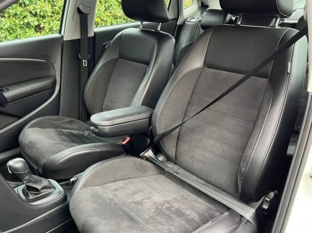 2016 Volkswagen Polo HIGHLINE 1.2 TSI AUTO // FULL SERVICE HISTORY // LEATHER/ALCANTARA HEATED SEATS // REVERSE CAMERA €13,900 thumbnail