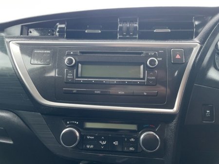 2015 Toyota Auris 1.33 5DR TERRA 4DR €12,888 thumbnail