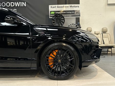 2025 Lamborghini Urus URUS S-E 4X4 V8 TWIN TURBO €359,950 thumbnail