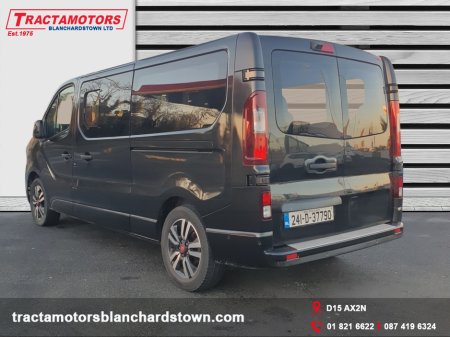 2024 Renault Trafic Passenger 9 SEAT AUTO 170HP RED EDITION €54,999 thumbnail