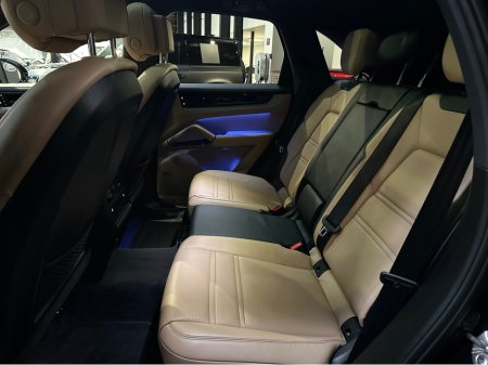 2024 Porsche Cayenne 3.0 V6 E-HYBRID MEGA  SPEC €109,950 thumbnail