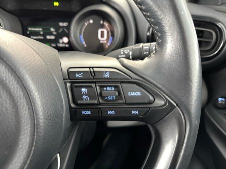 2022 Toyota Yaris Cross HYBRID LUNA €23,950 thumbnail