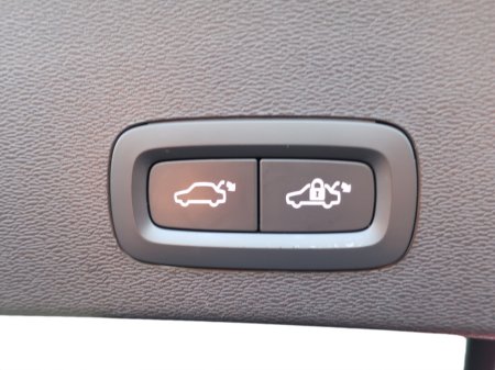 2023 Volvo C40 Recharge BEV 231hp Ultimate €32,995 thumbnail