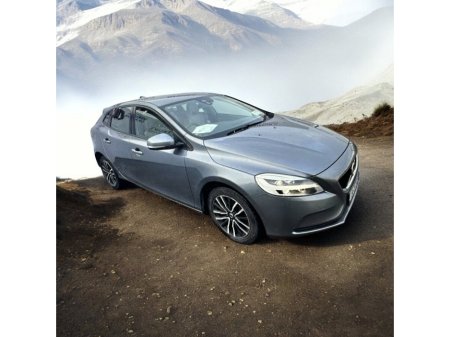 2019 Volvo V40 D3 (150hp) Momentum Edition Geartronic €16,995