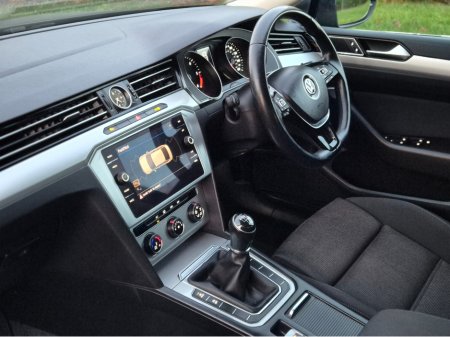 2018 Volkswagen Passat 2.0 TDI SE BUSINESS BLUEMOTION 150PS 4DR €16,995 thumbnail