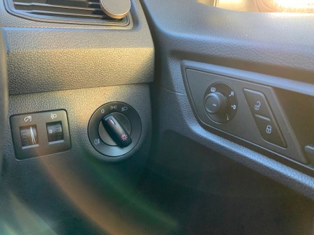 2016 Volkswagen Caddy Maxi 2.0 TDI 102 BHP // NO VAT // 05/26 CVRT // GREAT CONDITION // €6,950 thumbnail