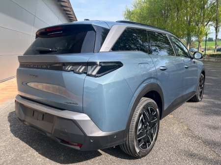 2025 Peugeot 5008 1.2 Hybrid 136bhp E-DCS6 Allure €51,700