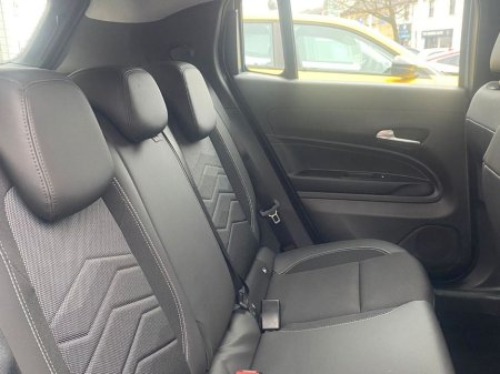 2025 Jeep Avenger 1.2 100HP Altitude €28,895 thumbnail