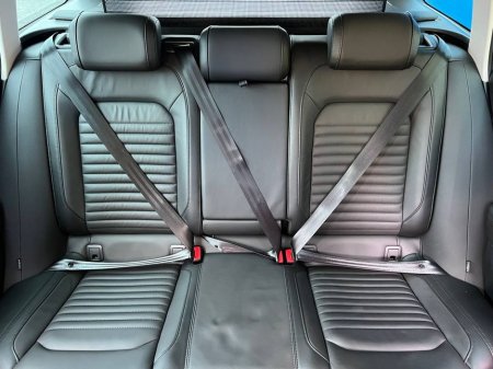 2019 Volkswagen Passat VARIANT HIGHLINE 2.0 TDI AUTO * BIG SPEC * // HEATED COOLED LEATHER SEATS // DRIVER MASSAGE SEAT // DIGITAL CLUSTER €24,950 thumbnail