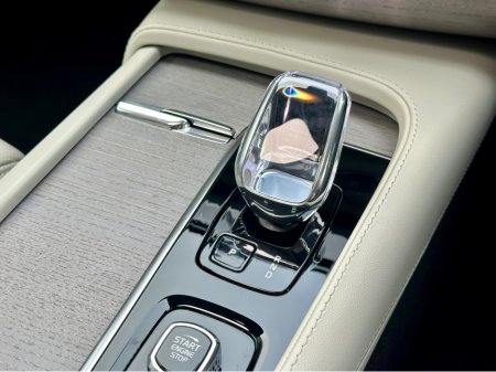 2024 Volvo XC90 ++BLONDE LEATHER++ T8 ULTIMATE RECHARGE AWD €73,950 thumbnail