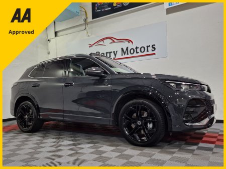 2025 Volkswagen Tiguan R-LINE (PAN ROOF) PHEV 272BHP AUTOMATIC **ONE OWNER / ADAPTIVE CRUISE CONTROL / BLIND SPOT ASSIST / HARMAN KARDON SOUND / HEATED & MASSAGE FRONT SEATS / HEATED STEERING WHEEL / WIRELESS CHARGING**